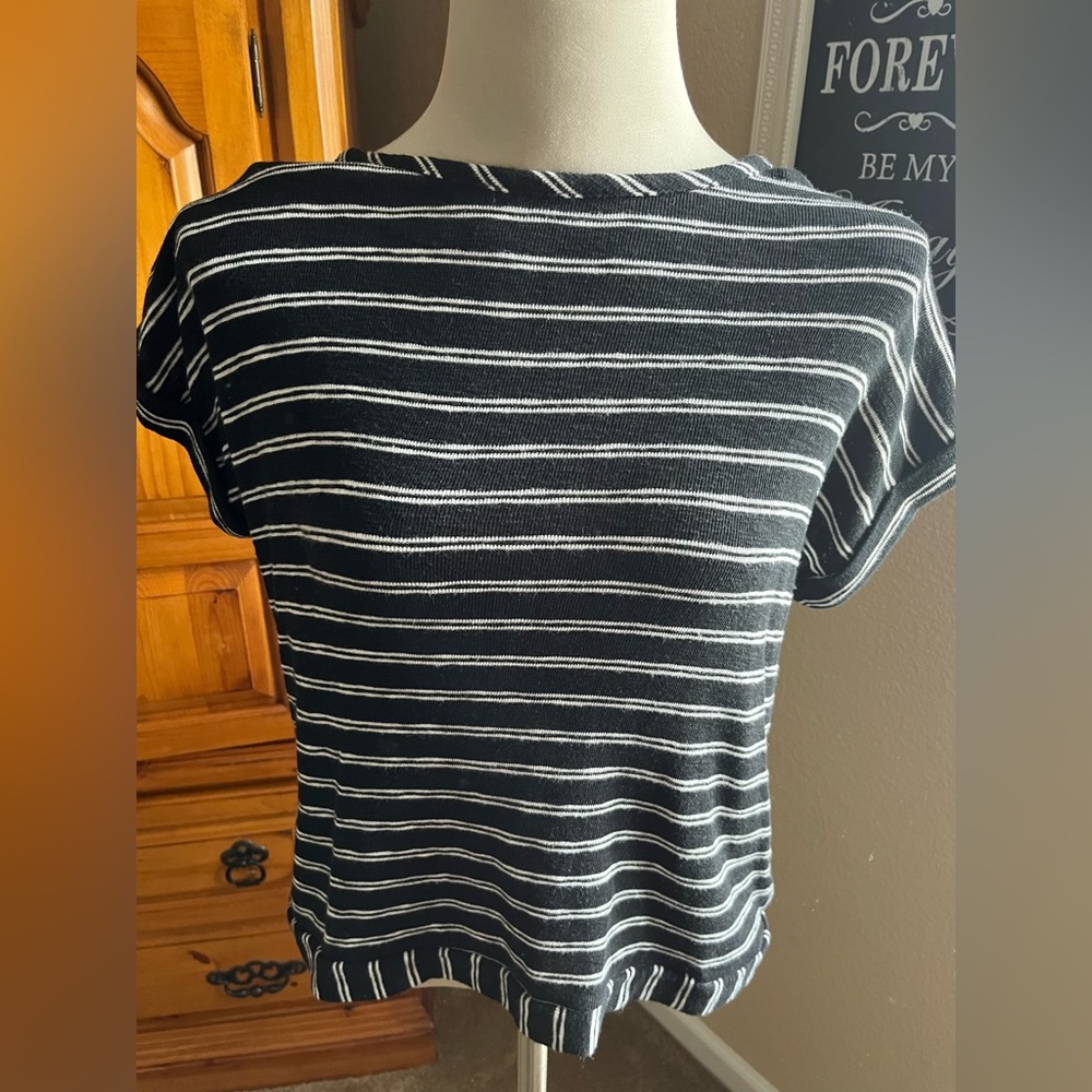 Ladies high neck, short sleeved sweater
